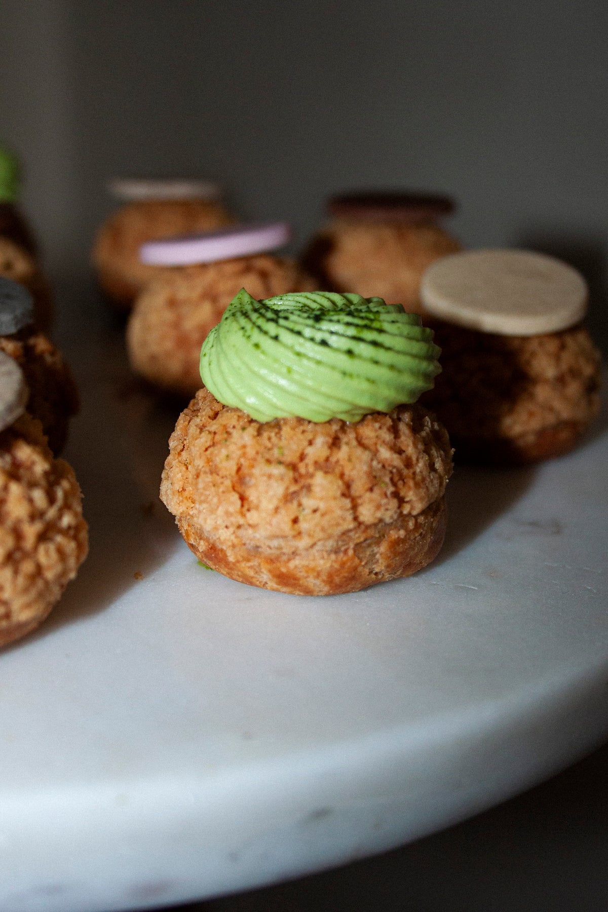 Choux craquelins fourrés