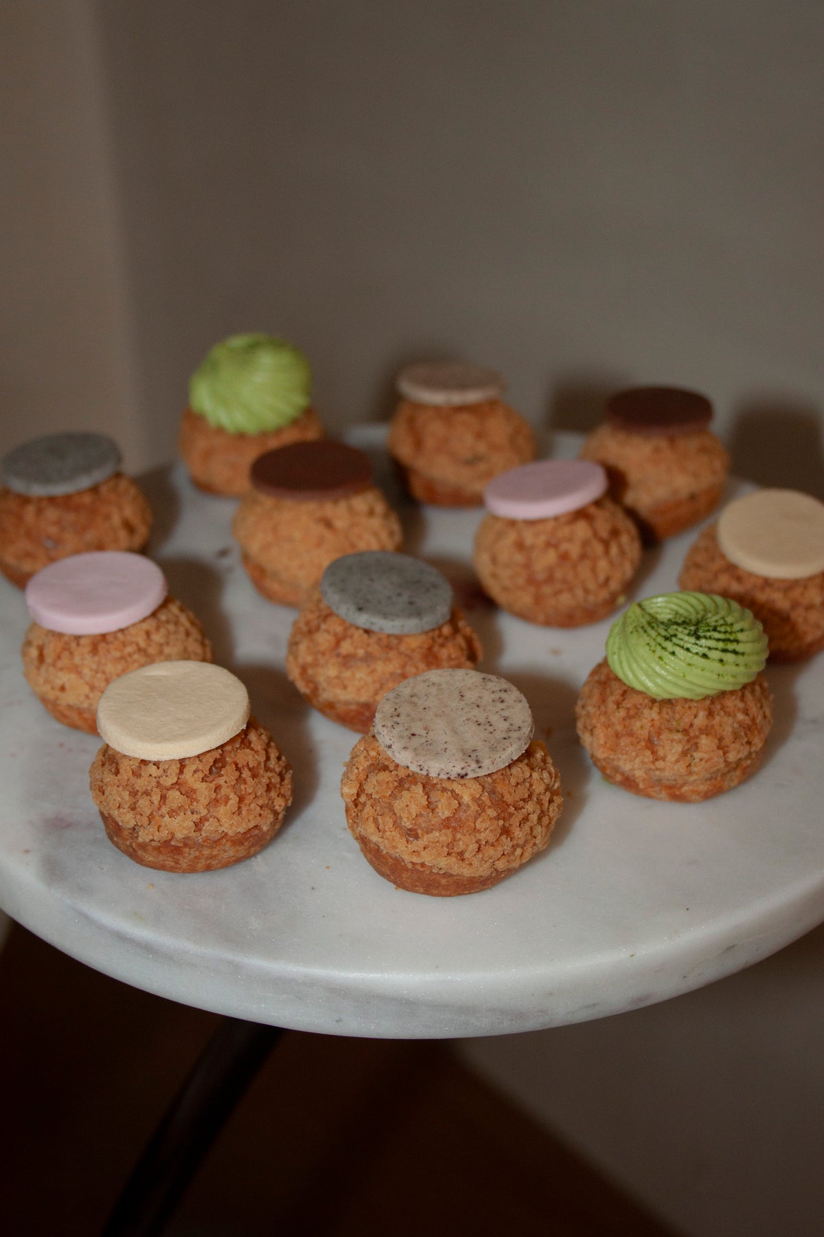 Choux craquelins fourrés